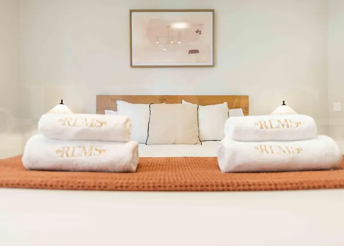 Spacious 3 Bedroom Apartment By Rems